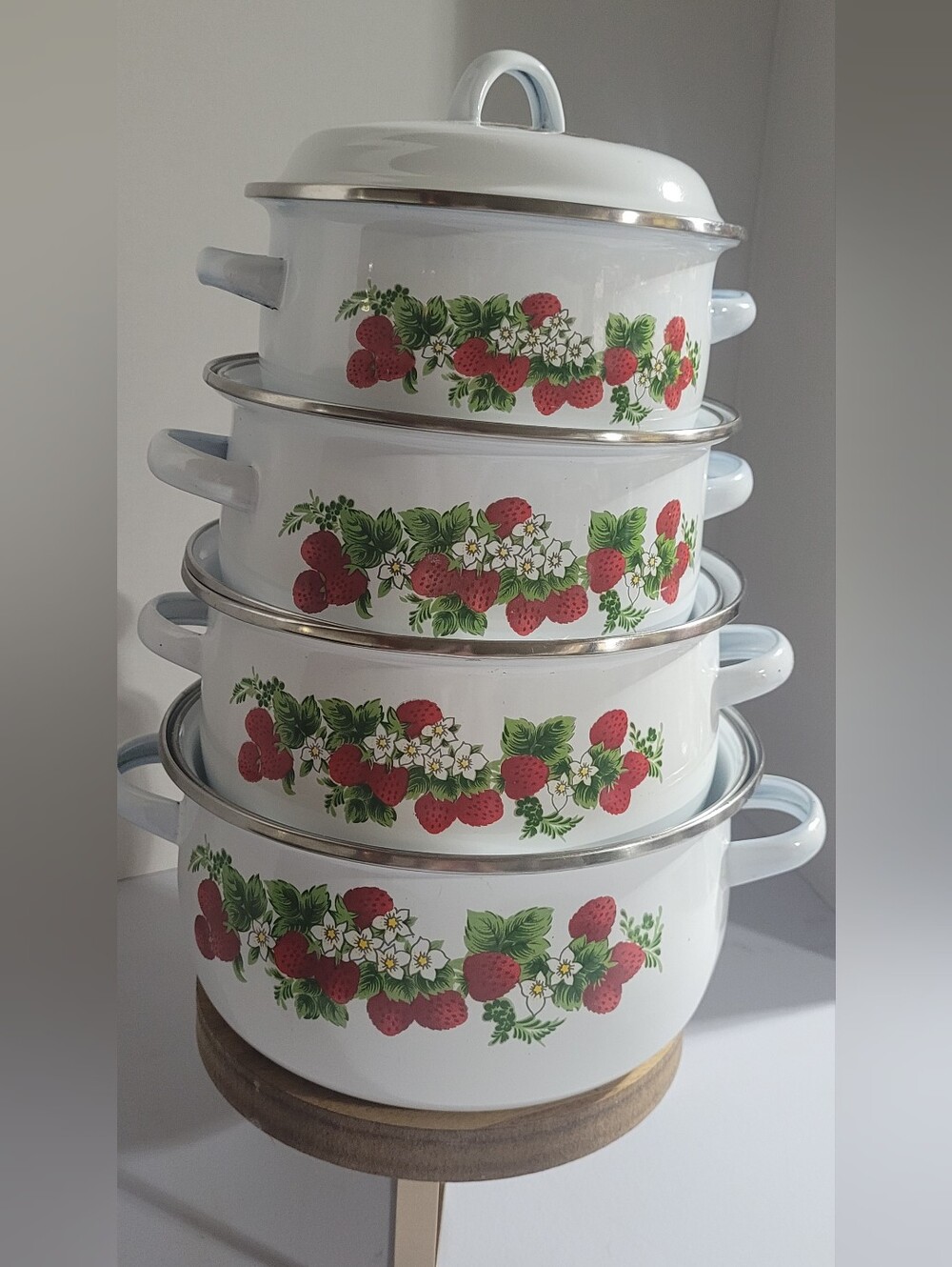 Vintage White Enamel  Strawberry Pattern Cookware Set - Classic Floral Design